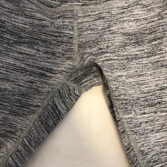 Lululemon Wunder Under III: Size 4 - Picture 9 of 10